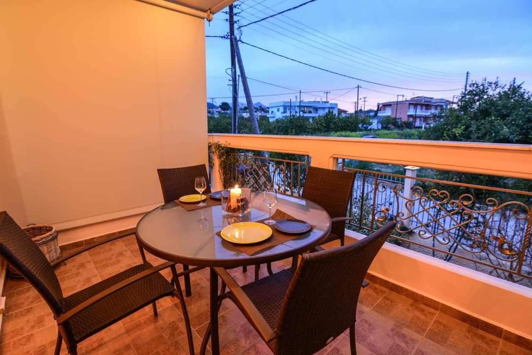 Theoni'S Apartments Ксилокастро Экстерьер фото