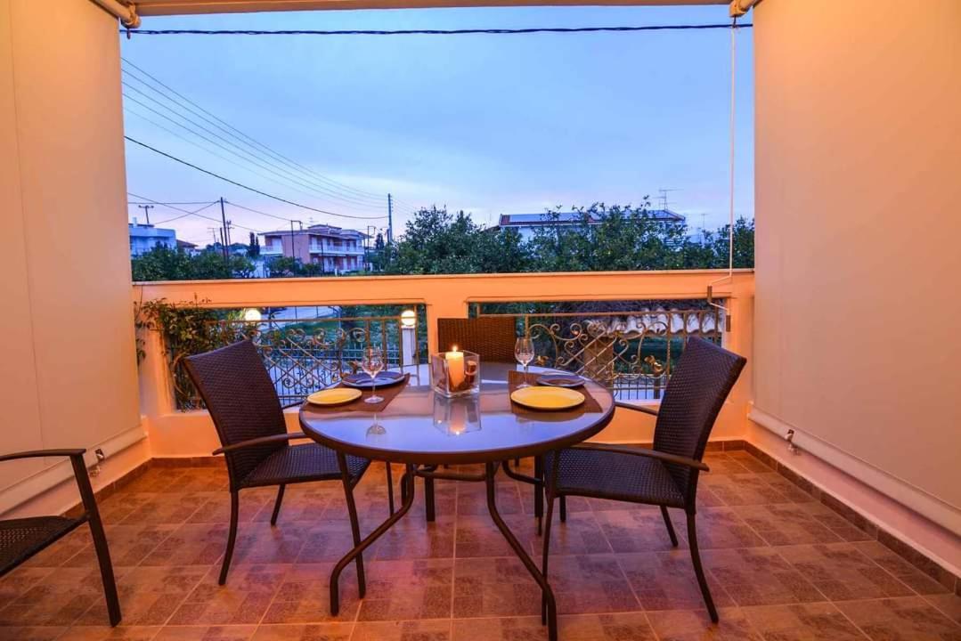 Theoni'S Apartments Ксилокастро Экстерьер фото